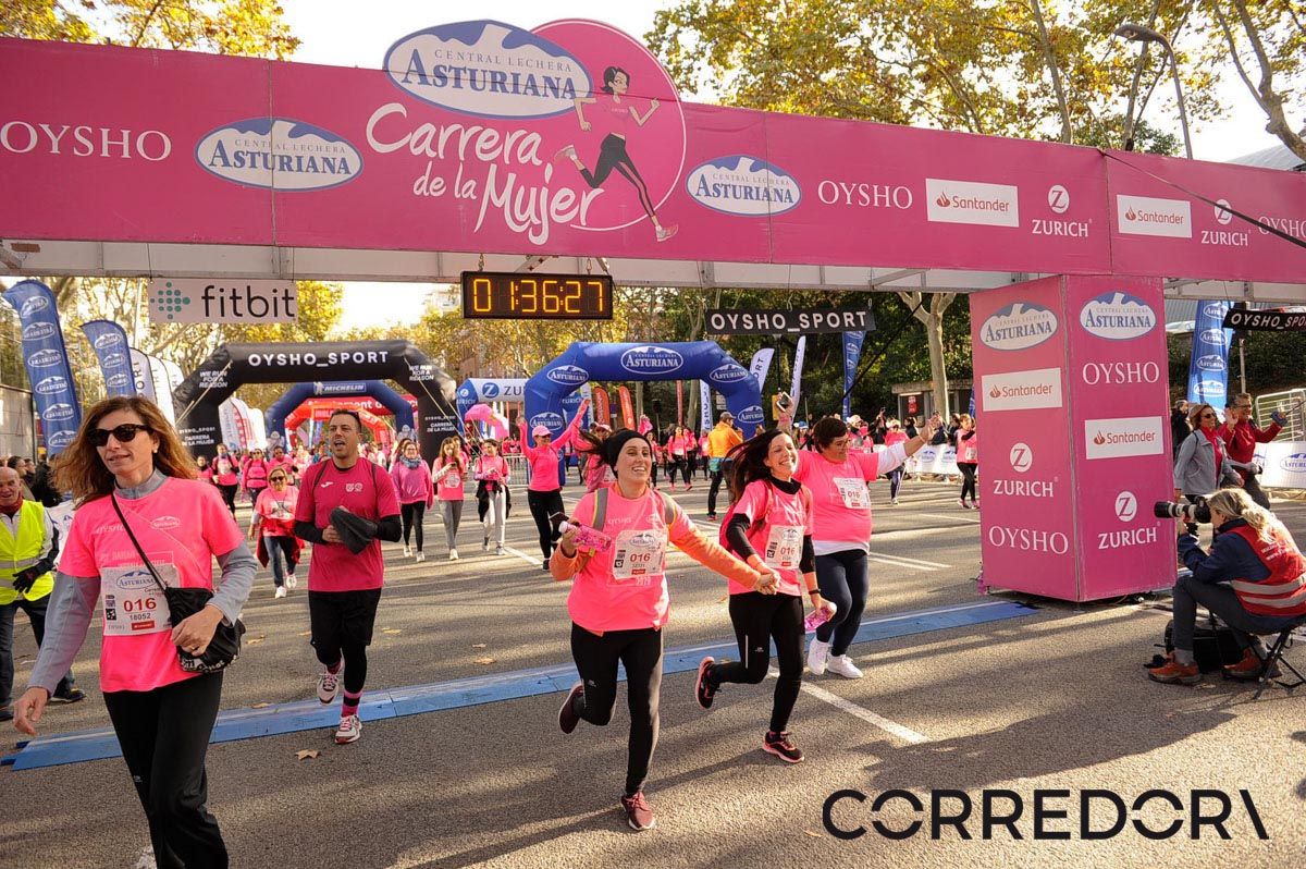 Llegada de la Carrera de la Mujer de Barcelona (ARCO IZQUIERDO 82)
