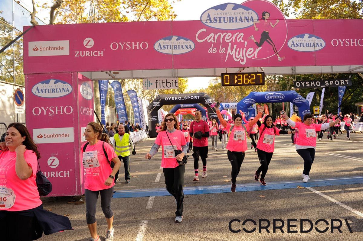 Llegada de la Carrera de la Mujer de Barcelona (ARCO IZQUIERDO 81)