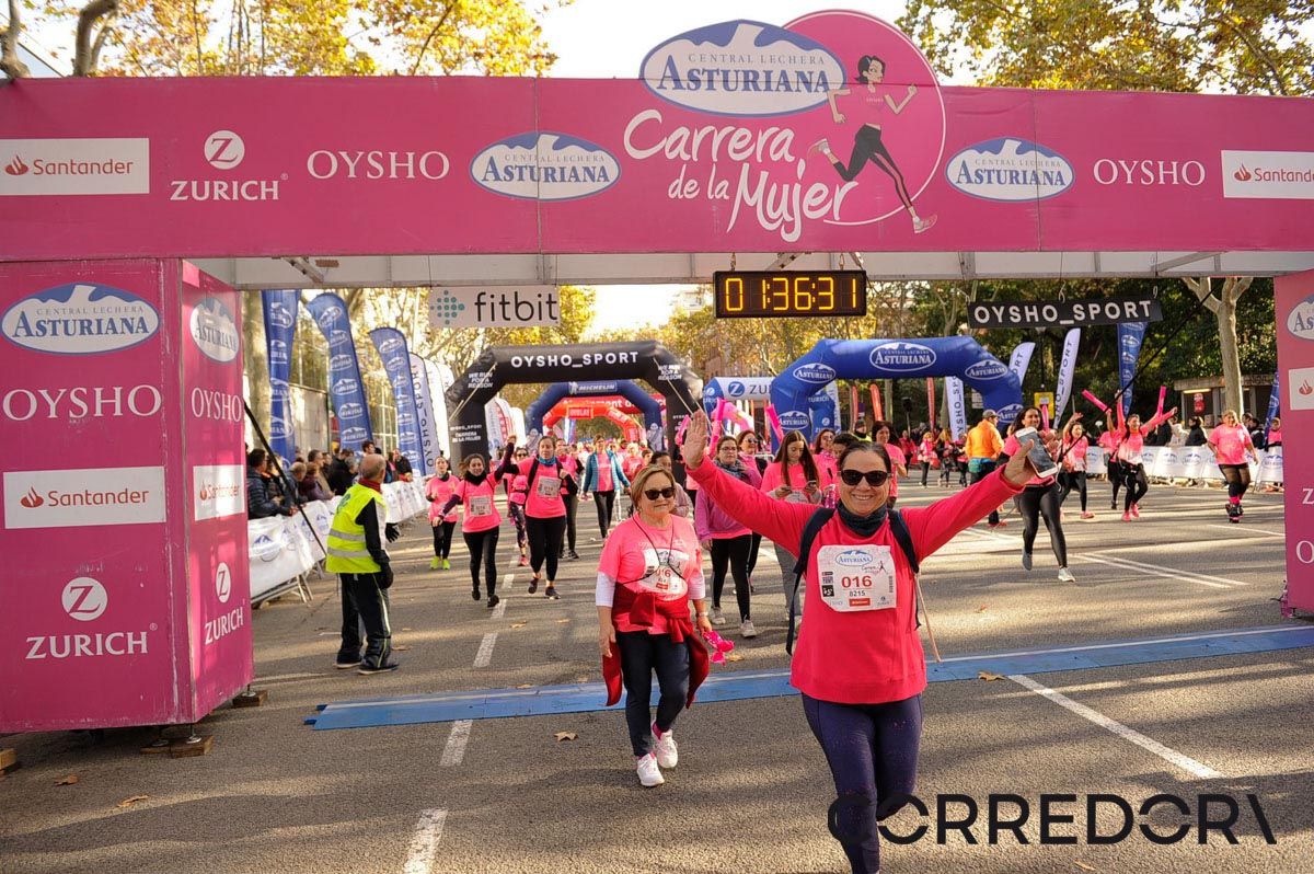 Llegada de la Carrera de la Mujer de Barcelona (ARCO IZQUIERDO 82)