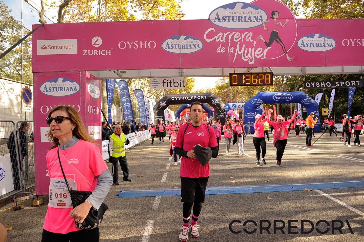 Llegada de la Carrera de la Mujer de Barcelona (ARCO IZQUIERDO 82)