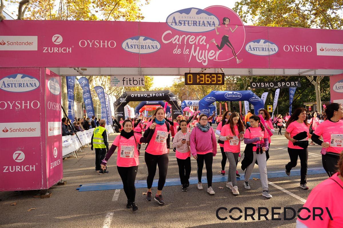 Llegada de la Carrera de la Mujer de Barcelona (ARCO IZQUIERDO 82)