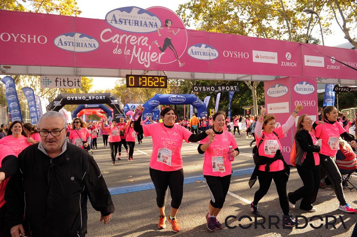 Llegada de la Carrera de la Mujer de Barcelona (ARCO IZQUIERDO 81)