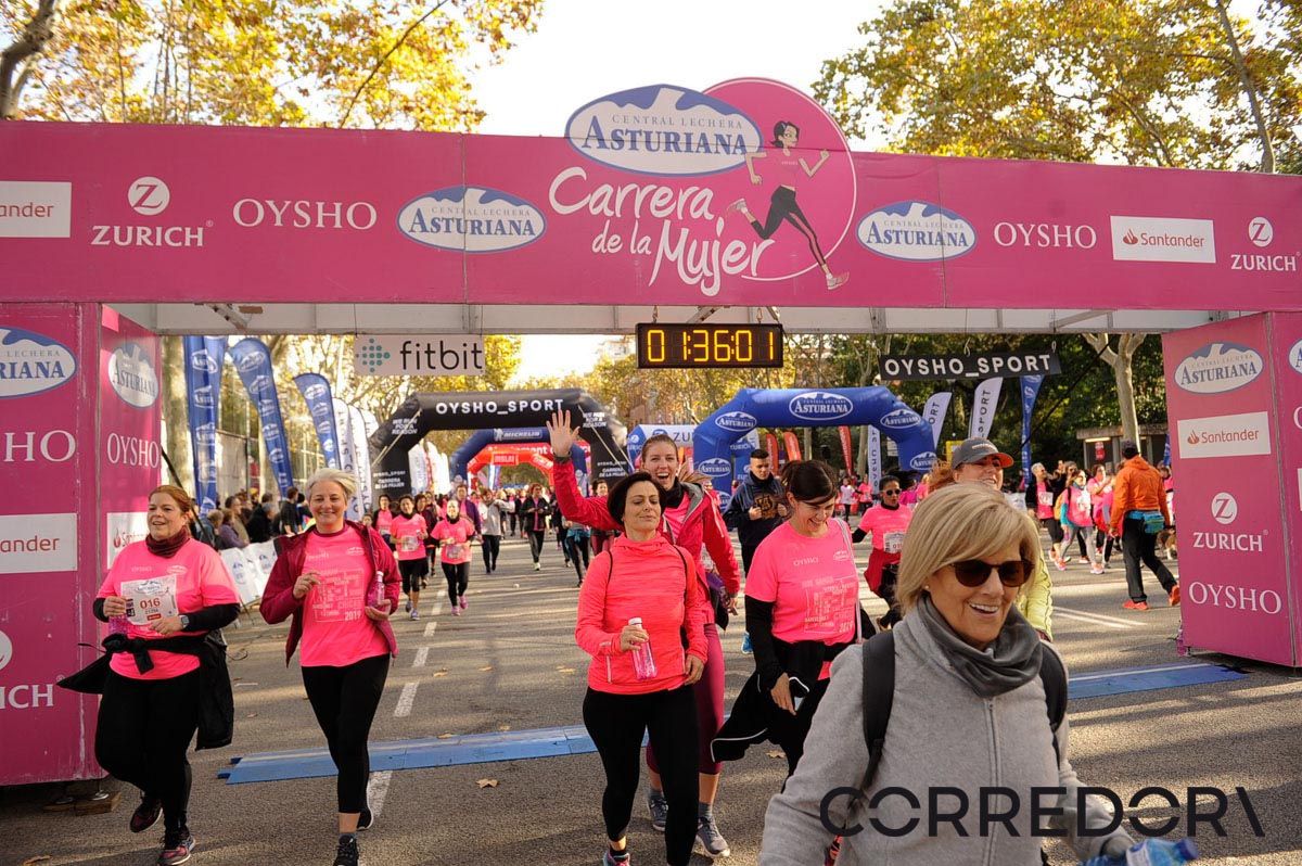 Llegada de la Carrera de la Mujer de Barcelona (ARCO IZQUIERDO 81)