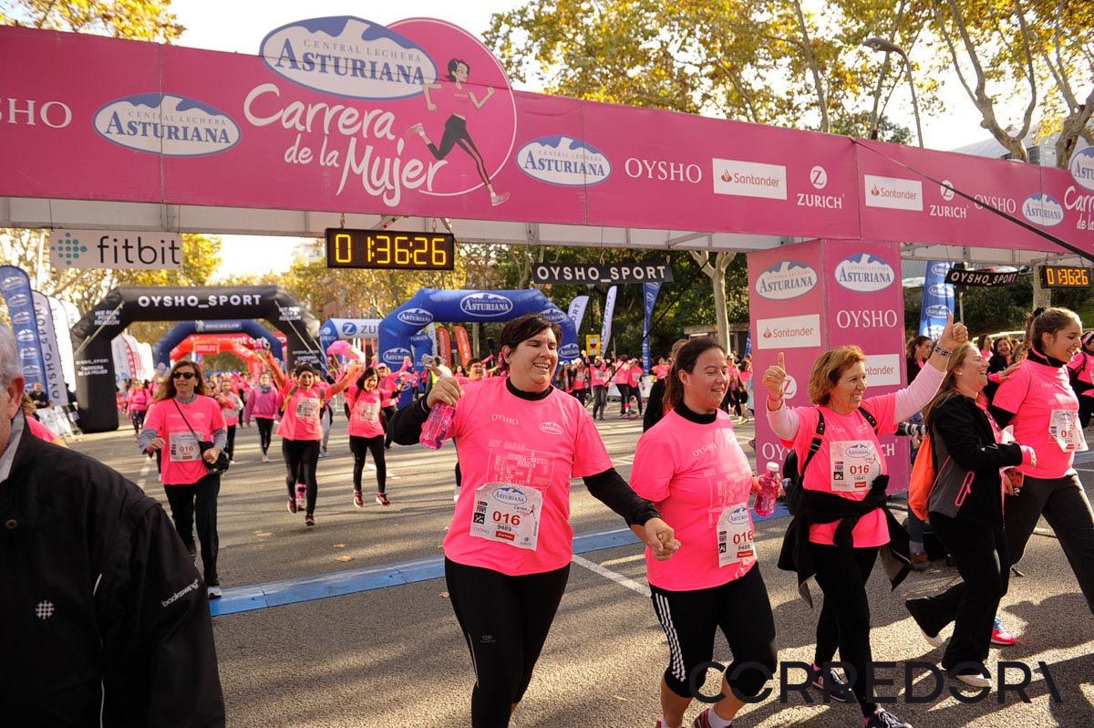 Llegada de la Carrera de la Mujer de Barcelona (ARCO IZQUIERDO 81)