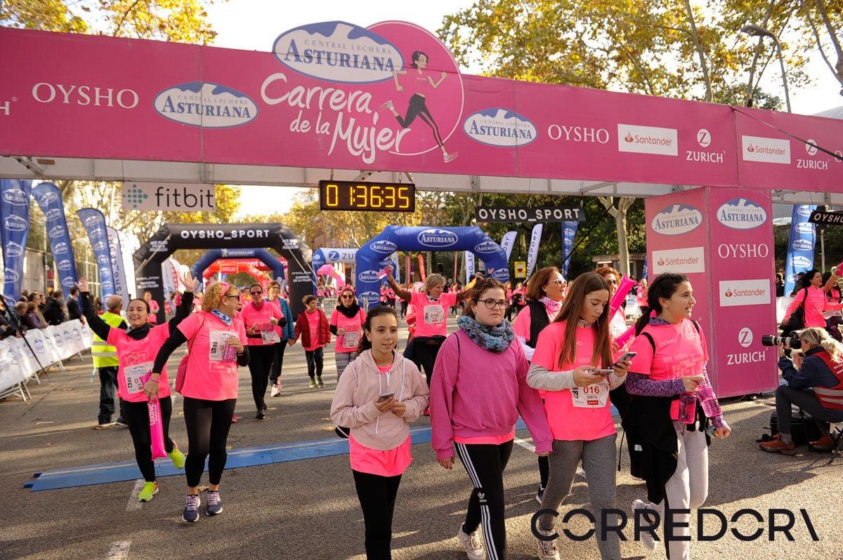 Llegada de la Carrera de la Mujer de Barcelona (ARCO IZQUIERDO 82)