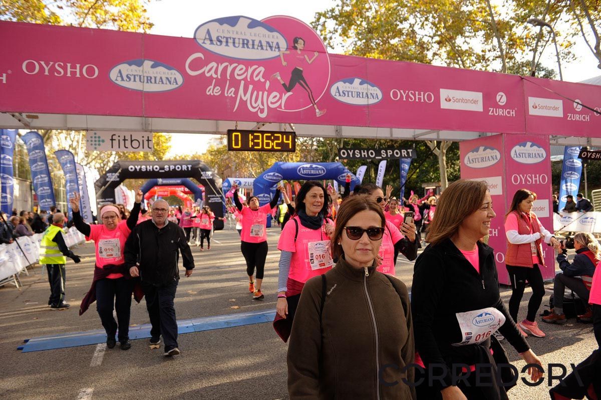 Llegada de la Carrera de la Mujer de Barcelona (ARCO IZQUIERDO 81)