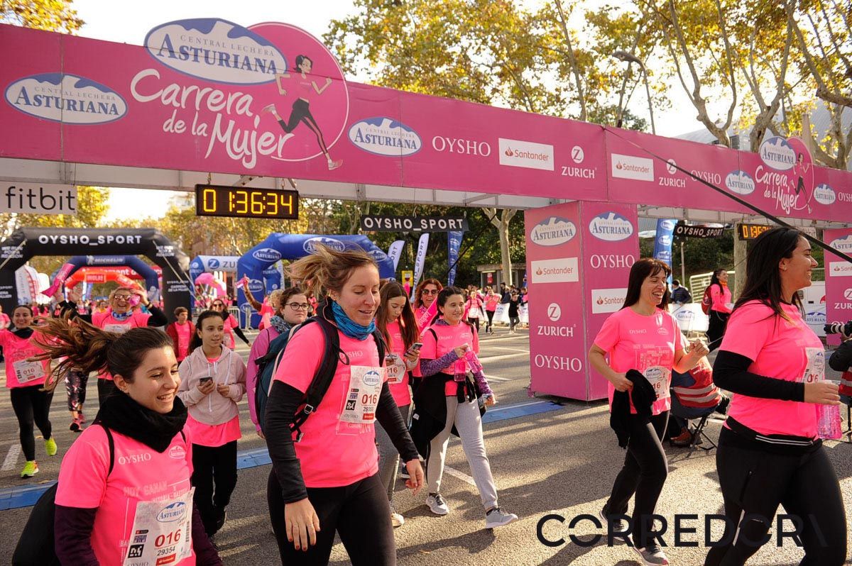 Llegada de la Carrera de la Mujer de Barcelona (ARCO IZQUIERDO 82)