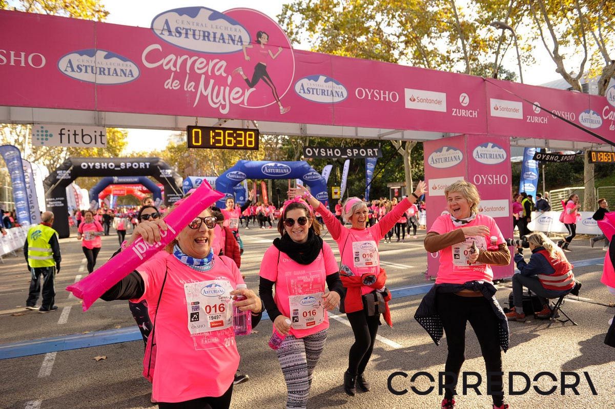 Llegada de la Carrera de la Mujer de Barcelona (ARCO IZQUIERDO 82)