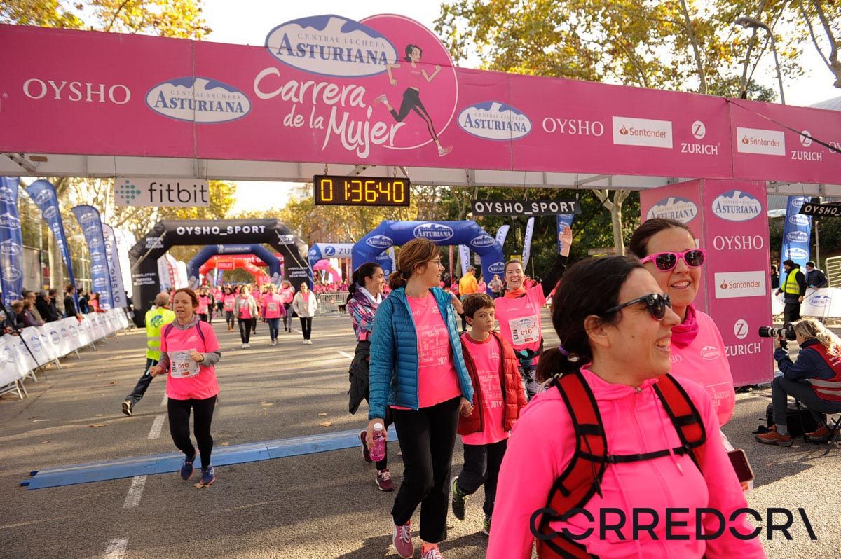 Llegada de la Carrera de la Mujer de Barcelona (ARCO IZQUIERDO 82)