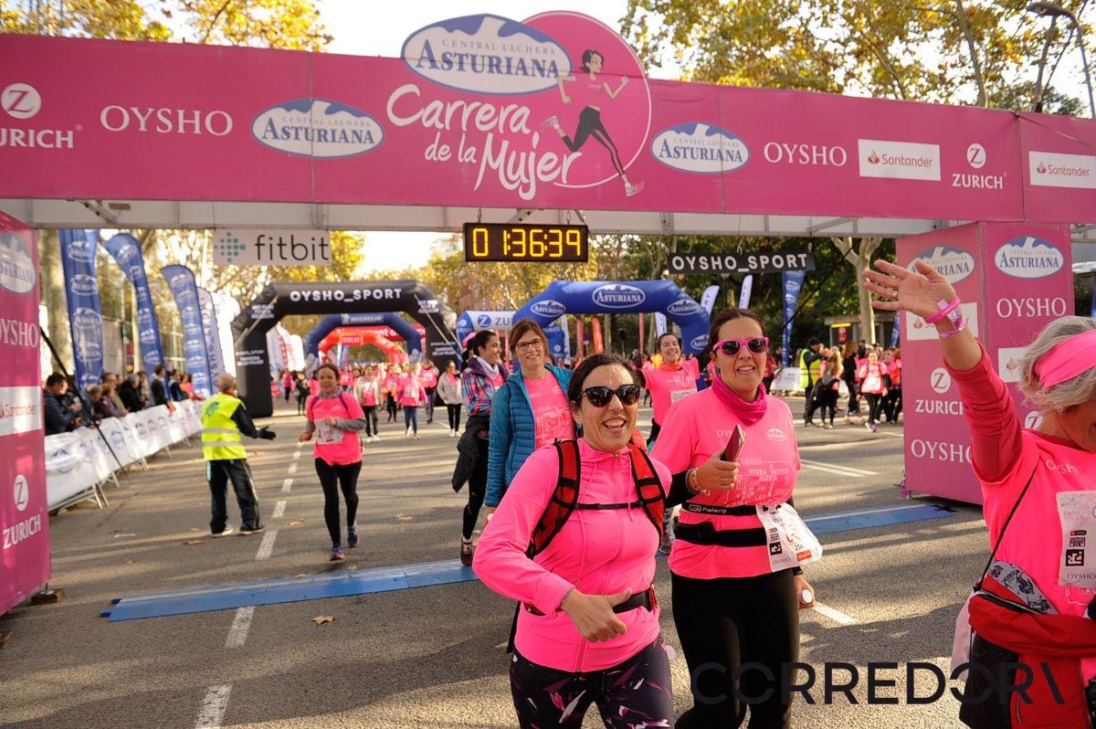 Llegada de la Carrera de la Mujer de Barcelona (ARCO IZQUIERDO 82)