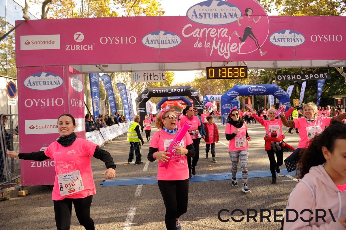 Llegada de la Carrera de la Mujer de Barcelona (ARCO IZQUIERDO 82)