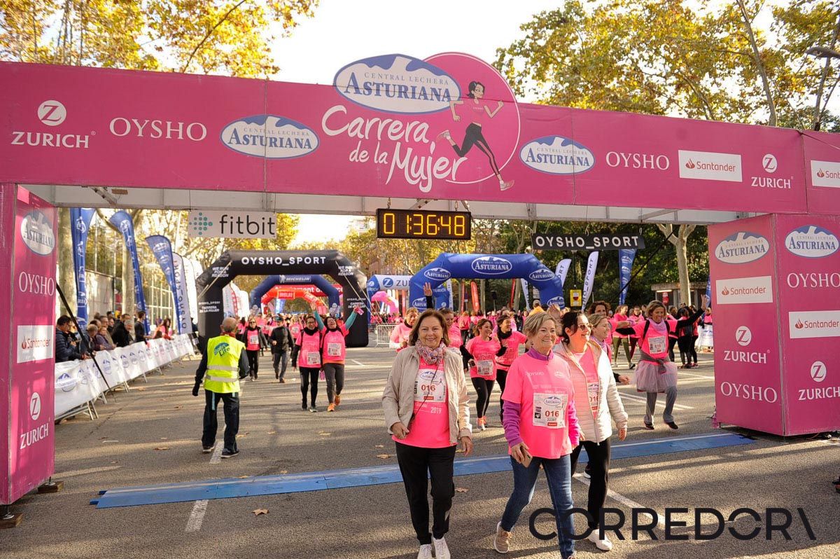 Llegada de la Carrera de la Mujer de Barcelona (ARCO IZQUIERDO 82)
