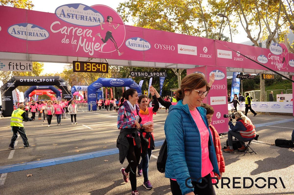 Llegada de la Carrera de la Mujer de Barcelona (ARCO IZQUIERDO 82)