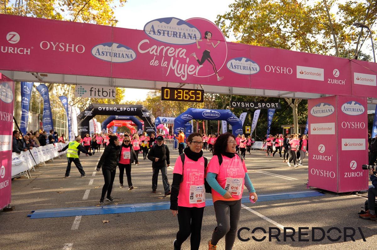 Llegada de la Carrera de la Mujer de Barcelona (ARCO IZQUIERDO 82)