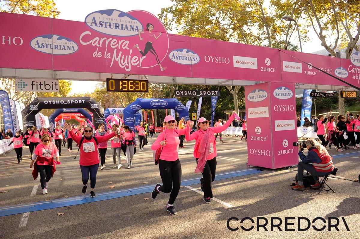 Llegada de la Carrera de la Mujer de Barcelona (ARCO IZQUIERDO 82)