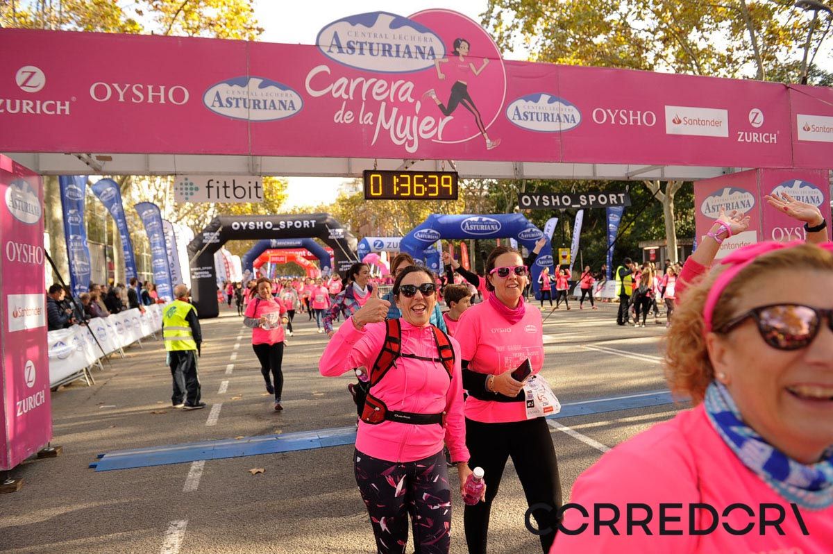 Llegada de la Carrera de la Mujer de Barcelona (ARCO IZQUIERDO 82)