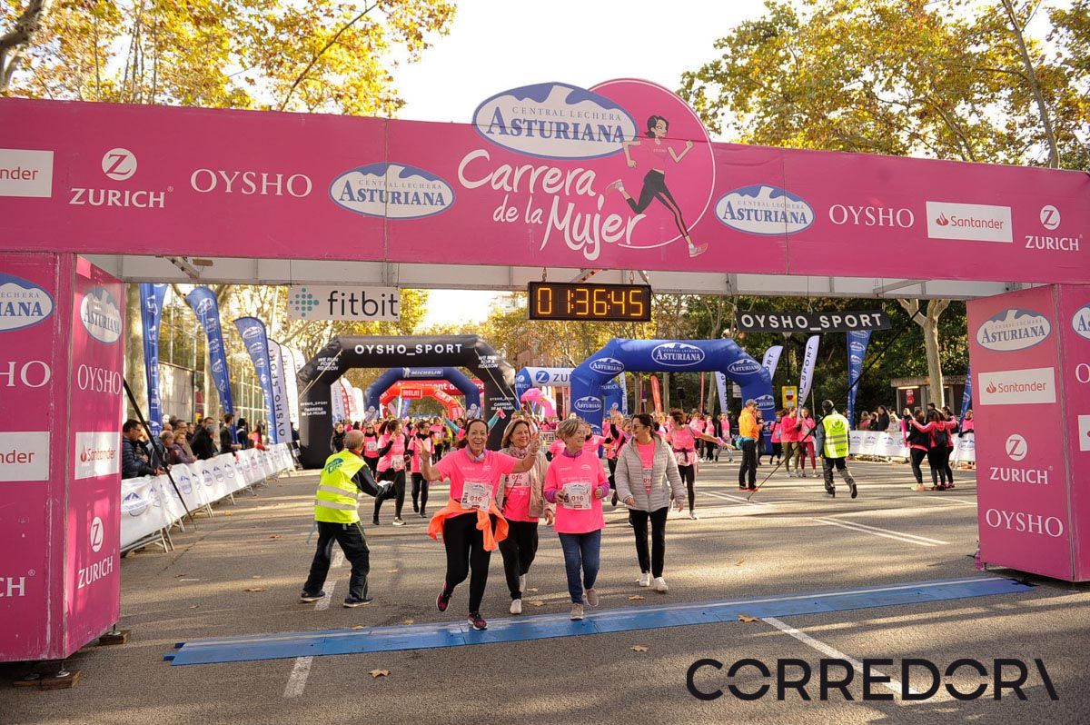 Llegada de la Carrera de la Mujer de Barcelona (ARCO IZQUIERDO 82)
