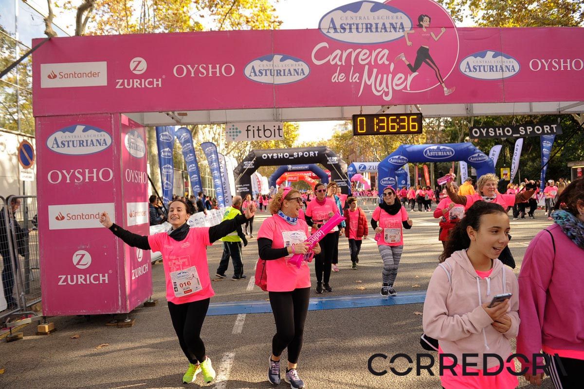 Llegada de la Carrera de la Mujer de Barcelona (ARCO IZQUIERDO 82)