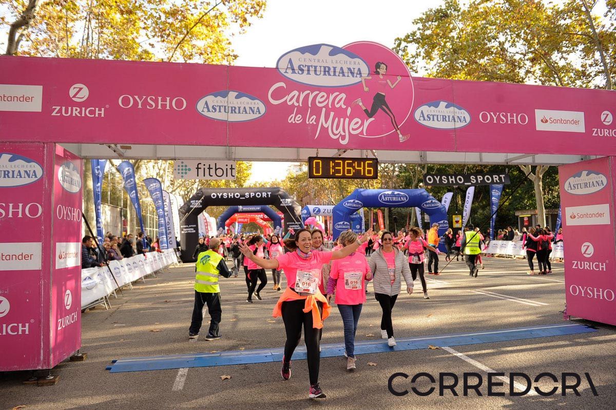 Llegada de la Carrera de la Mujer de Barcelona (ARCO IZQUIERDO 82)
