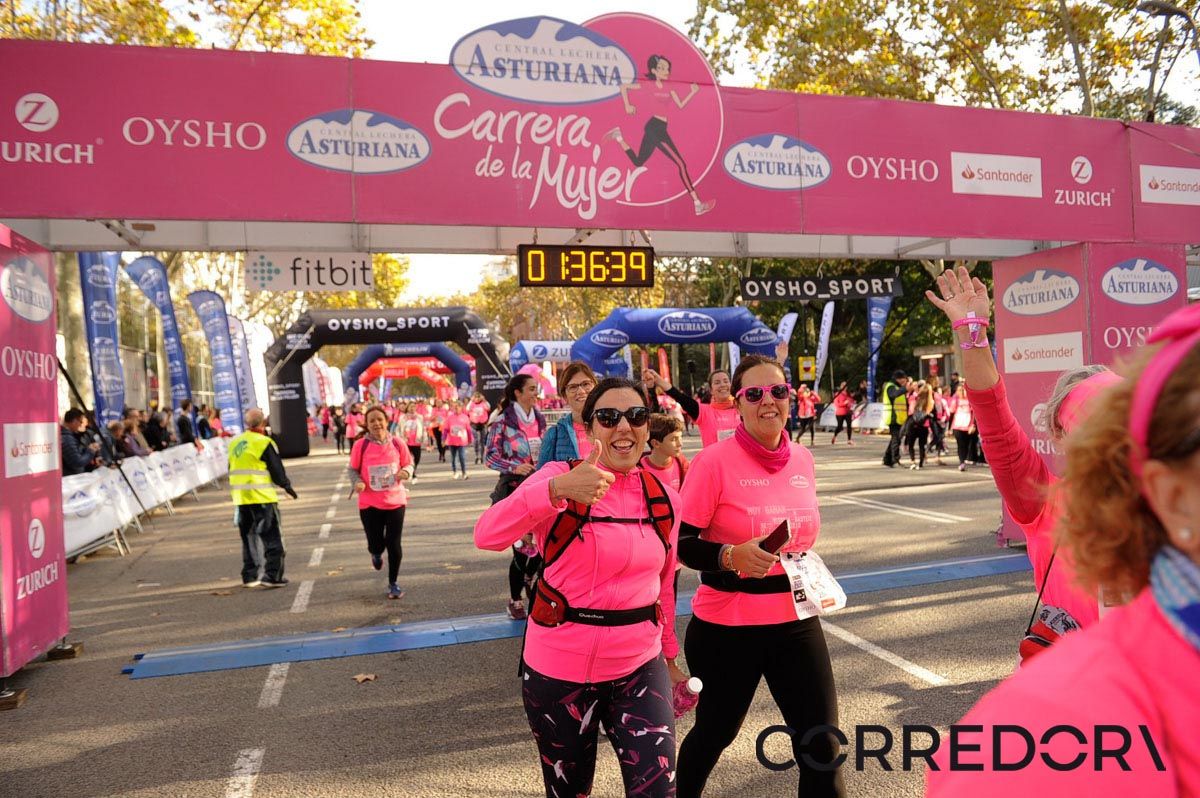 Llegada de la Carrera de la Mujer de Barcelona (ARCO IZQUIERDO 82)