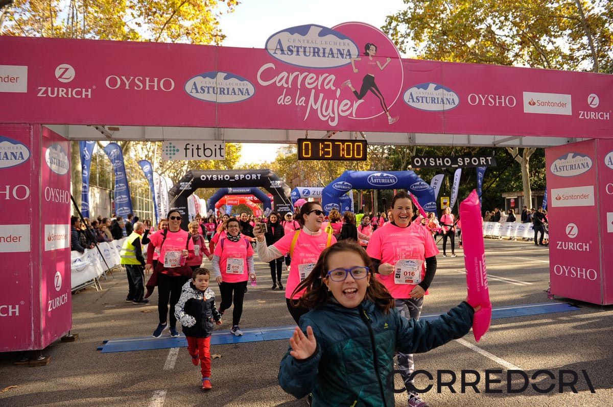 Llegada de la Carrera de la Mujer de Barcelona (ARCO IZQUIERDO 83(