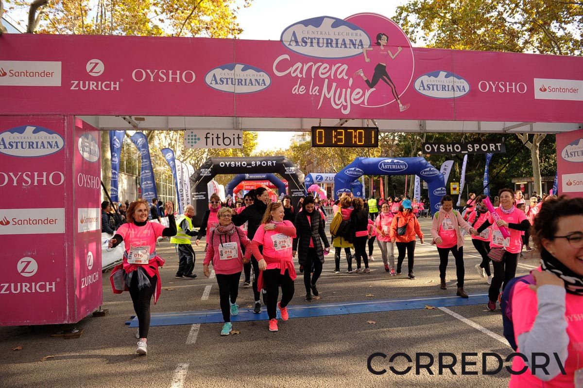Llegada de la Carrera de la Mujer de Barcelona (ARCO IZQUIERDO 83(
