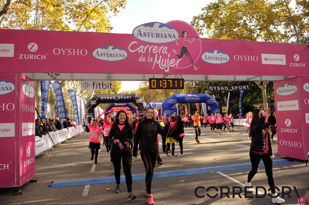 Llegada de la Carrera de la Mujer de Barcelona (ARCO IZQUIERDO 83(