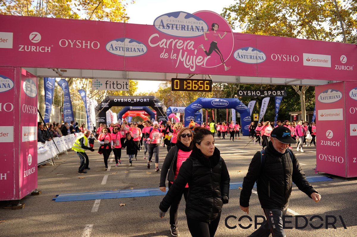 Llegada de la Carrera de la Mujer de Barcelona (ARCO IZQUIERDO 82)