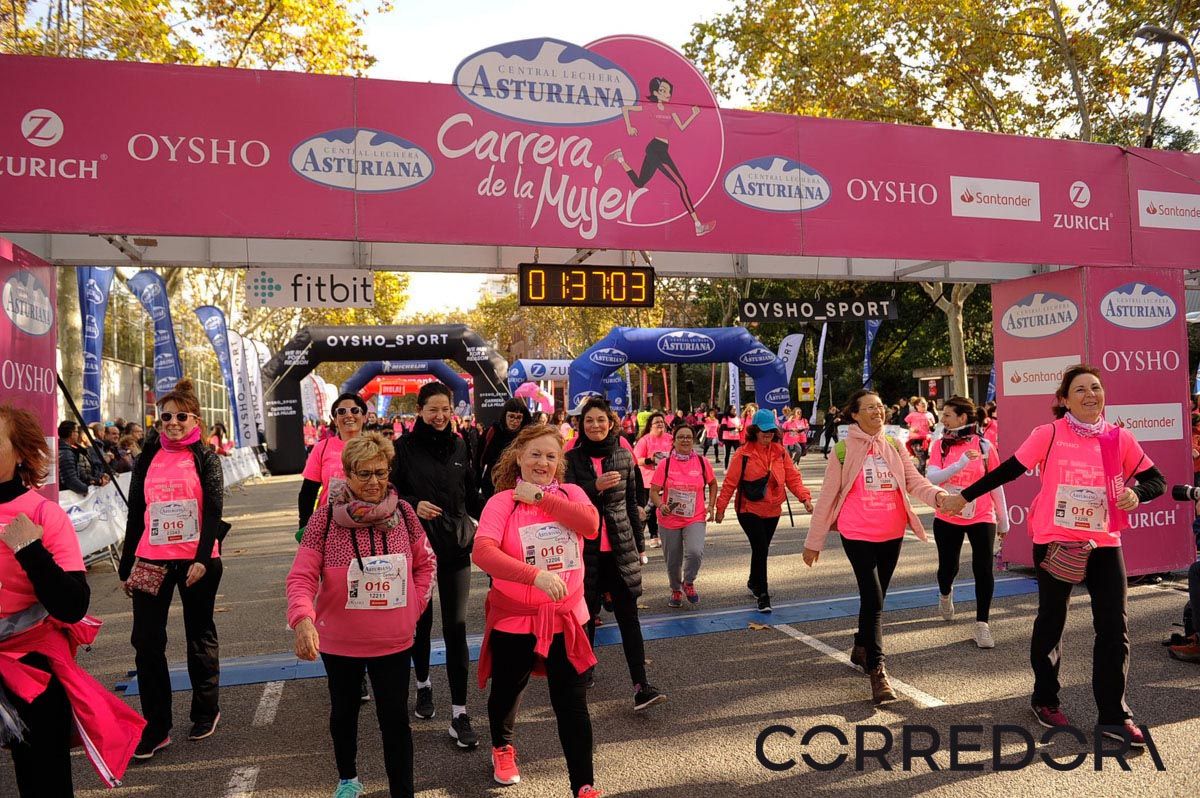 Llegada de la Carrera de la Mujer de Barcelona (ARCO IZQUIERDO 83(