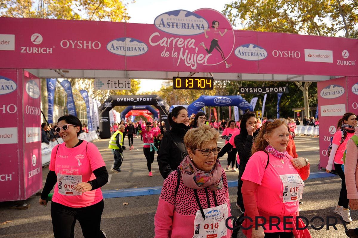 Llegada de la Carrera de la Mujer de Barcelona (ARCO IZQUIERDO 83(