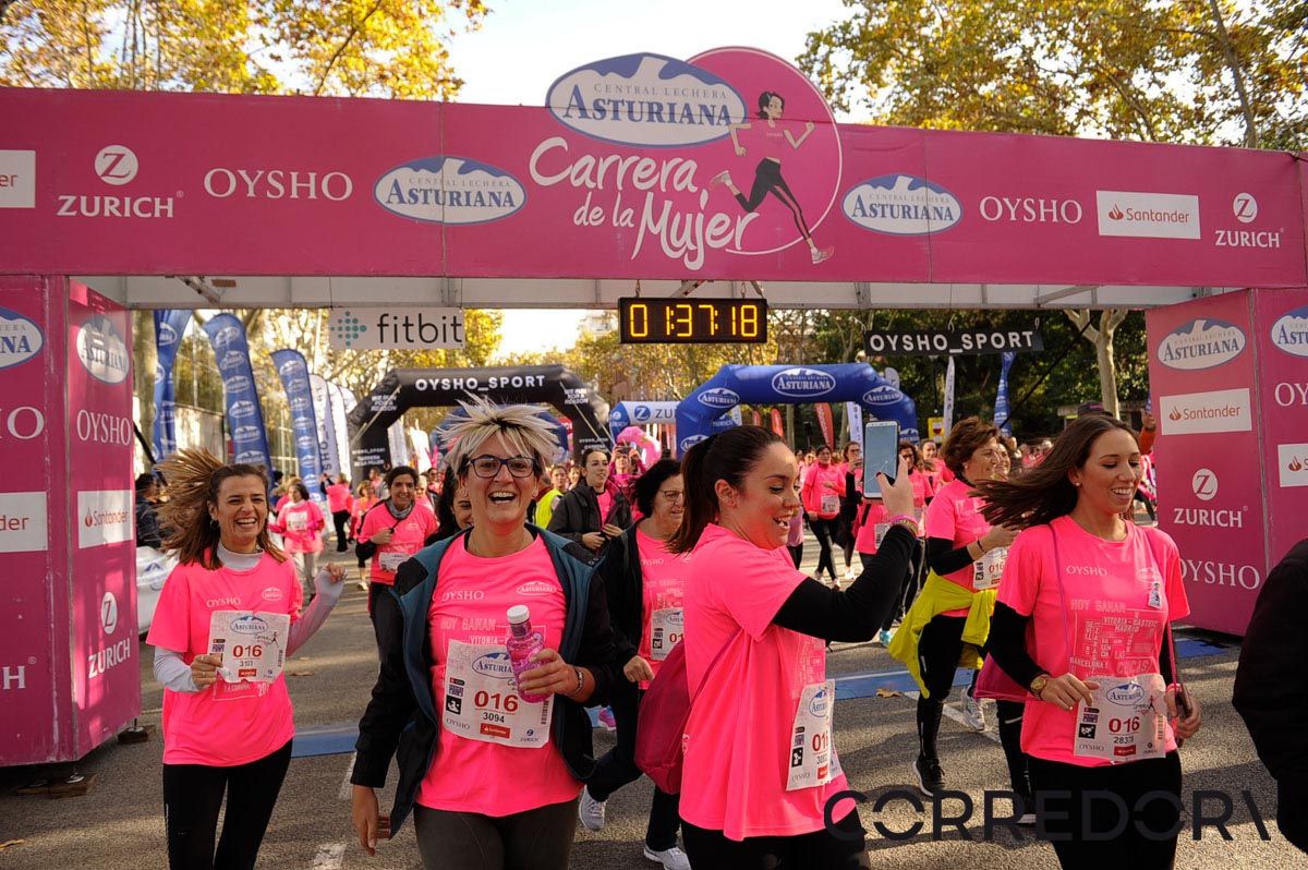 Llegada de la Carrera de la Mujer de Barcelona (ARCO IZQUIERDO 83(
