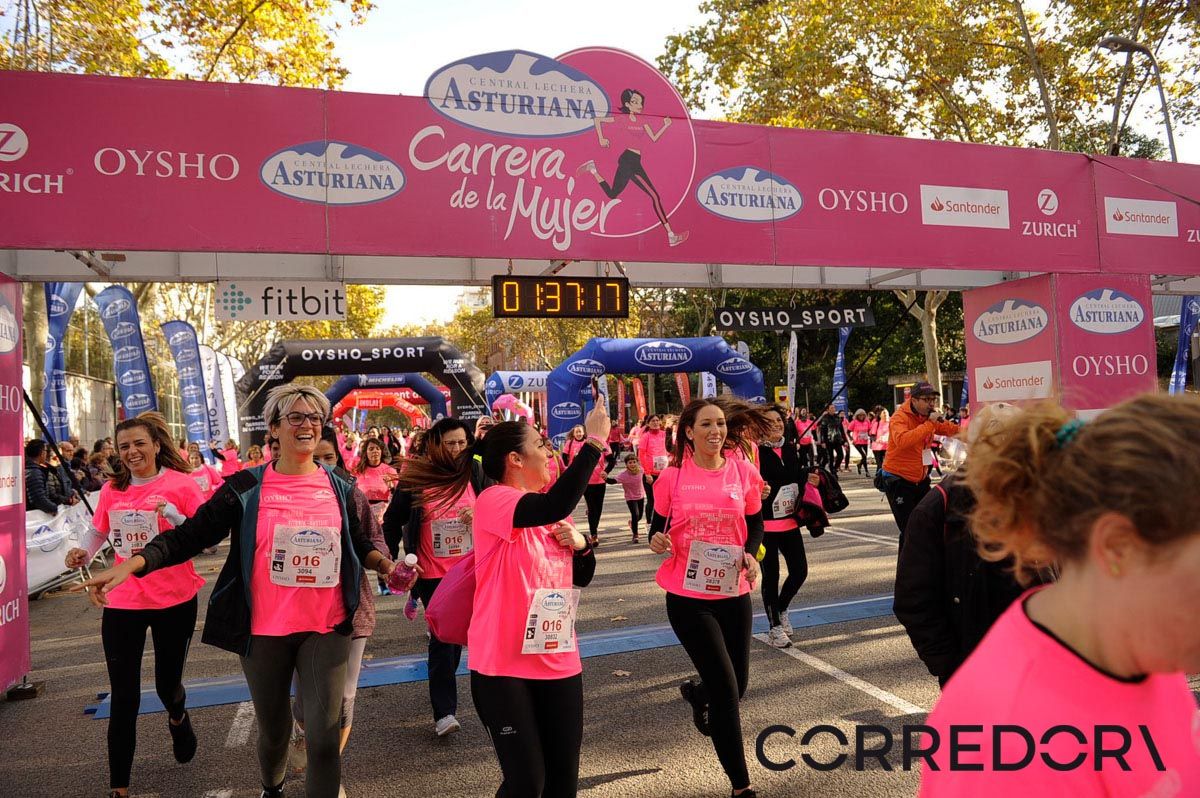 Llegada de la Carrera de la Mujer de Barcelona (ARCO IZQUIERDO 83(