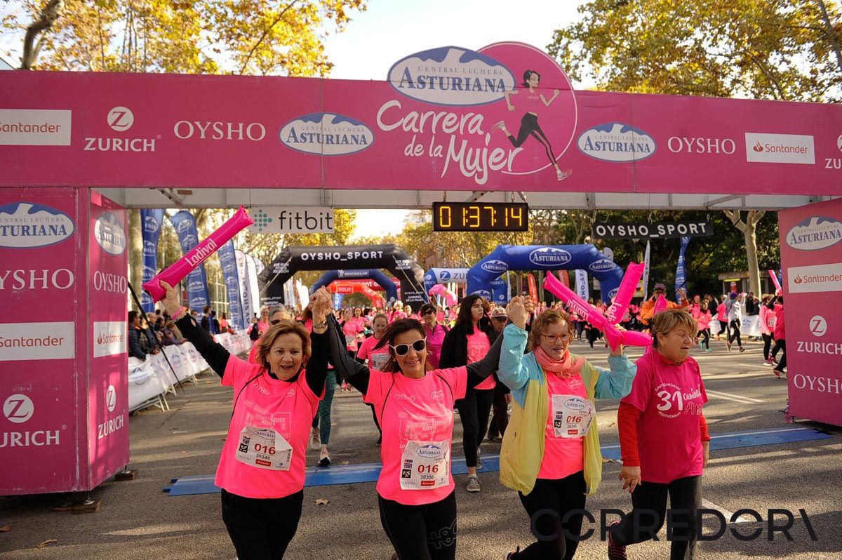 Llegada de la Carrera de la Mujer de Barcelona (ARCO IZQUIERDO 83(