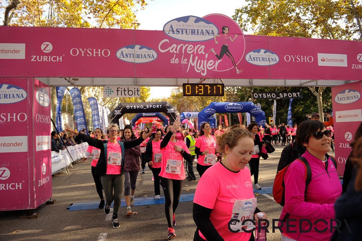 Llegada de la Carrera de la Mujer de Barcelona (ARCO IZQUIERDO 83(