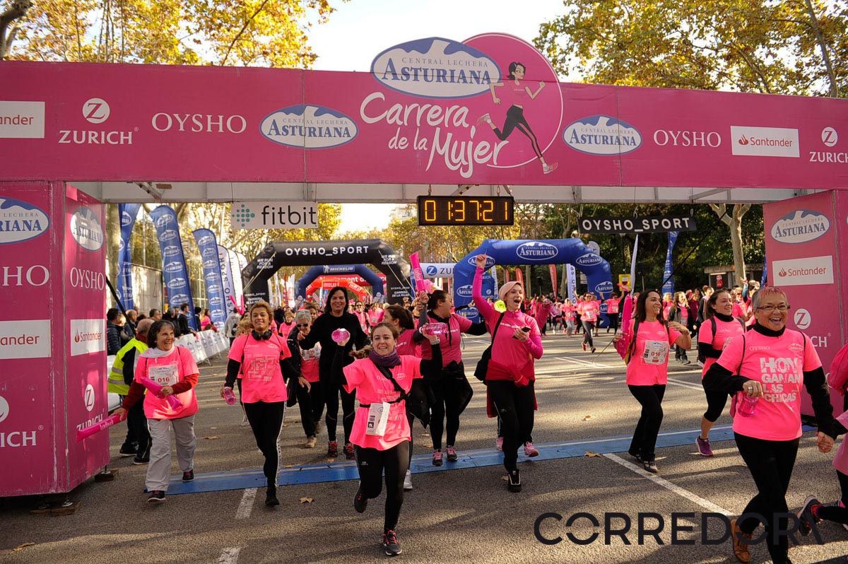 Llegada de la Carrera de la Mujer de Barcelona (ARCO IZQUIERDO 83(