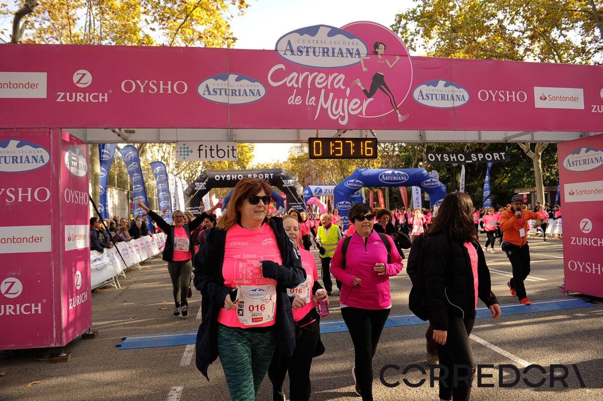 Llegada de la Carrera de la Mujer de Barcelona (ARCO IZQUIERDO 83(
