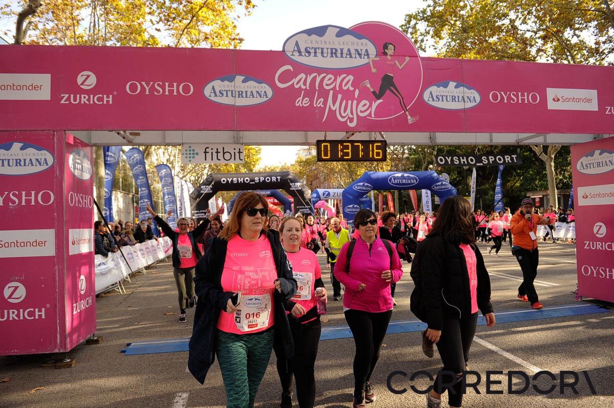 Llegada de la Carrera de la Mujer de Barcelona (ARCO IZQUIERDO 83(