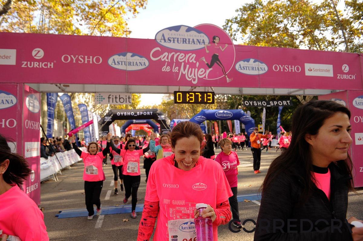 Llegada de la Carrera de la Mujer de Barcelona (ARCO IZQUIERDO 83(