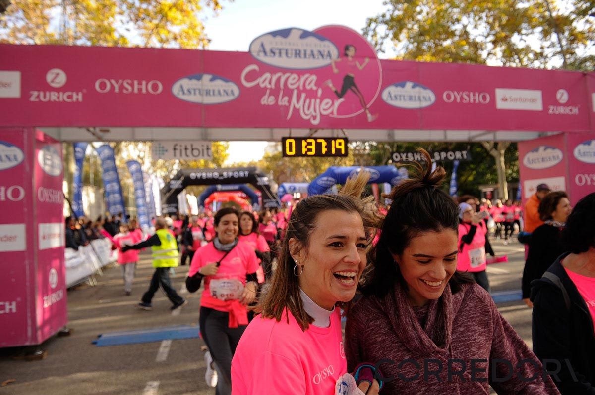 Llegada de la Carrera de la Mujer de Barcelona (ARCO IZQUIERDO 83(