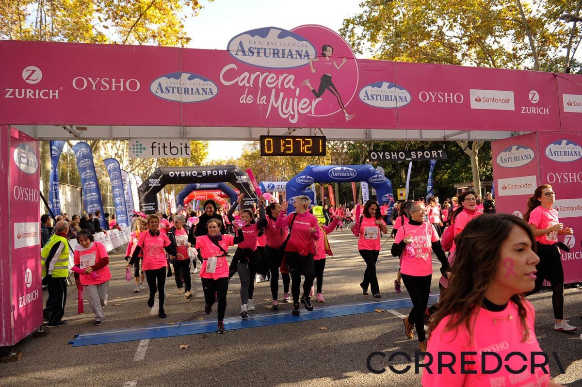 Llegada de la Carrera de la Mujer de Barcelona (ARCO IZQUIERDO 83(