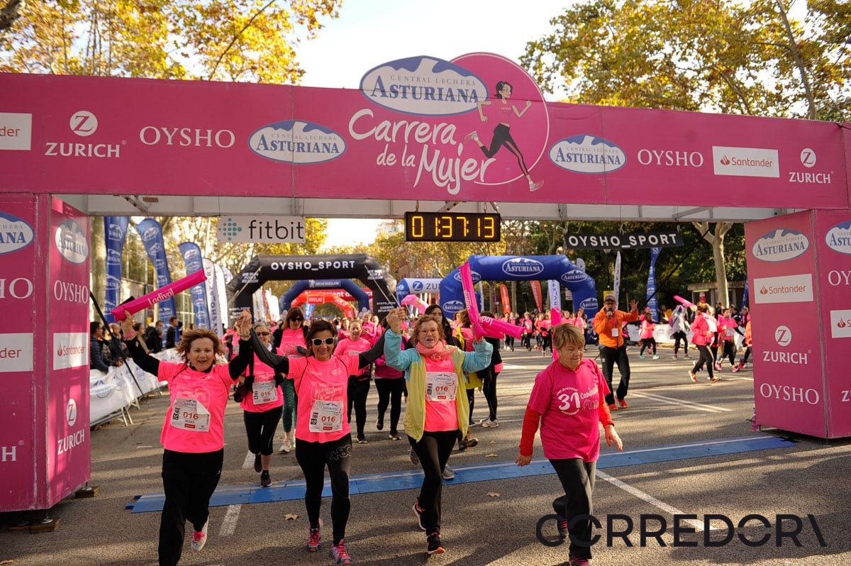 Llegada de la Carrera de la Mujer de Barcelona (ARCO IZQUIERDO 83(