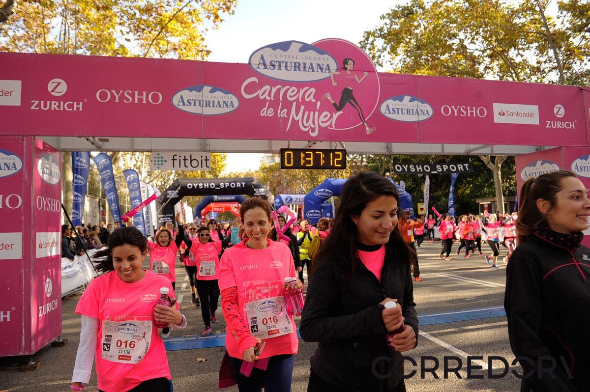 Llegada de la Carrera de la Mujer de Barcelona (ARCO IZQUIERDO 83(