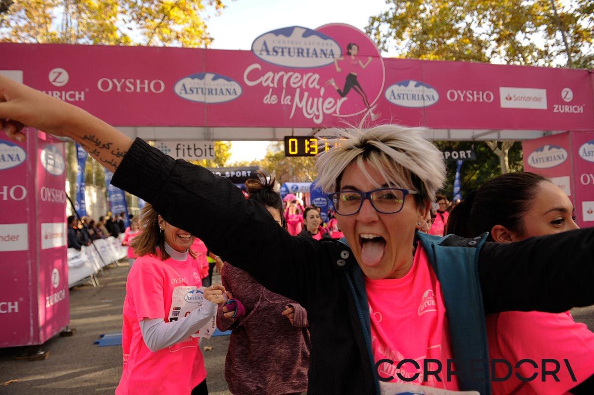 Llegada de la Carrera de la Mujer de Barcelona (ARCO IZQUIERDO 83(