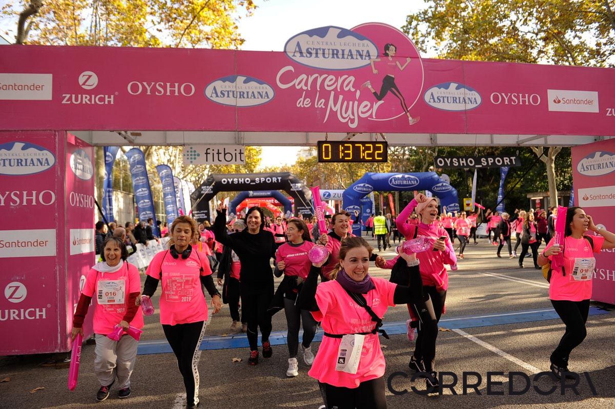 Llegada de la Carrera de la Mujer de Barcelona (ARCO IZQUIERDO 83(