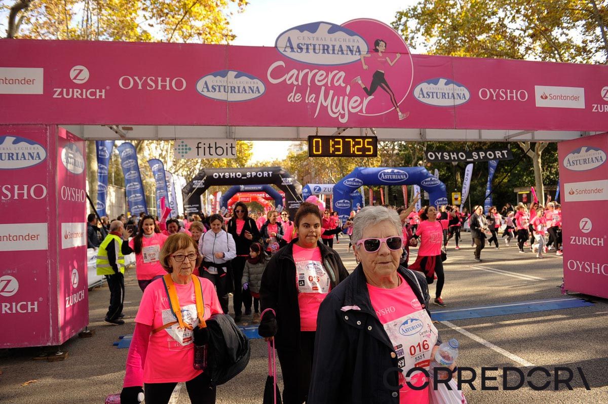 Llegada de la Carrera de la Mujer de Barcelona (ARCO IZQUIERDO 84)