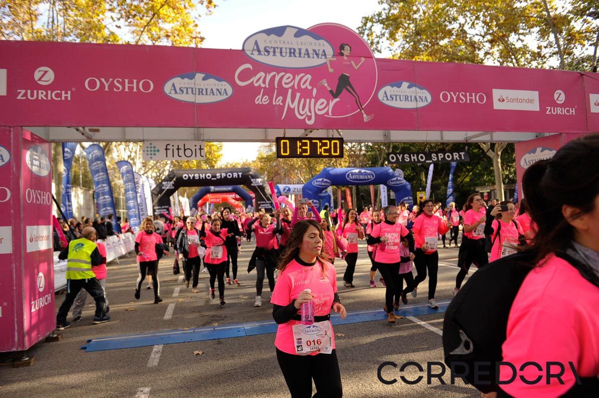 Llegada de la Carrera de la Mujer de Barcelona (ARCO IZQUIERDO 83(