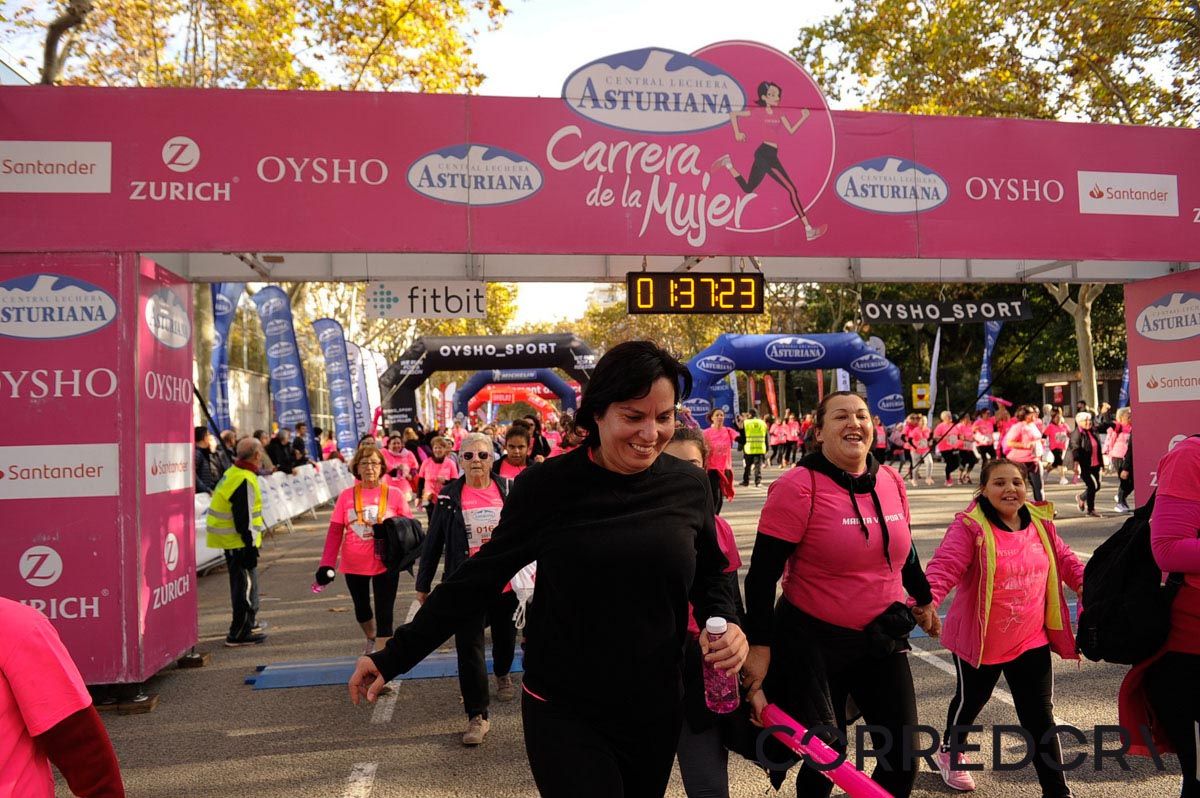 Llegada de la Carrera de la Mujer de Barcelona (ARCO IZQUIERDO 83(