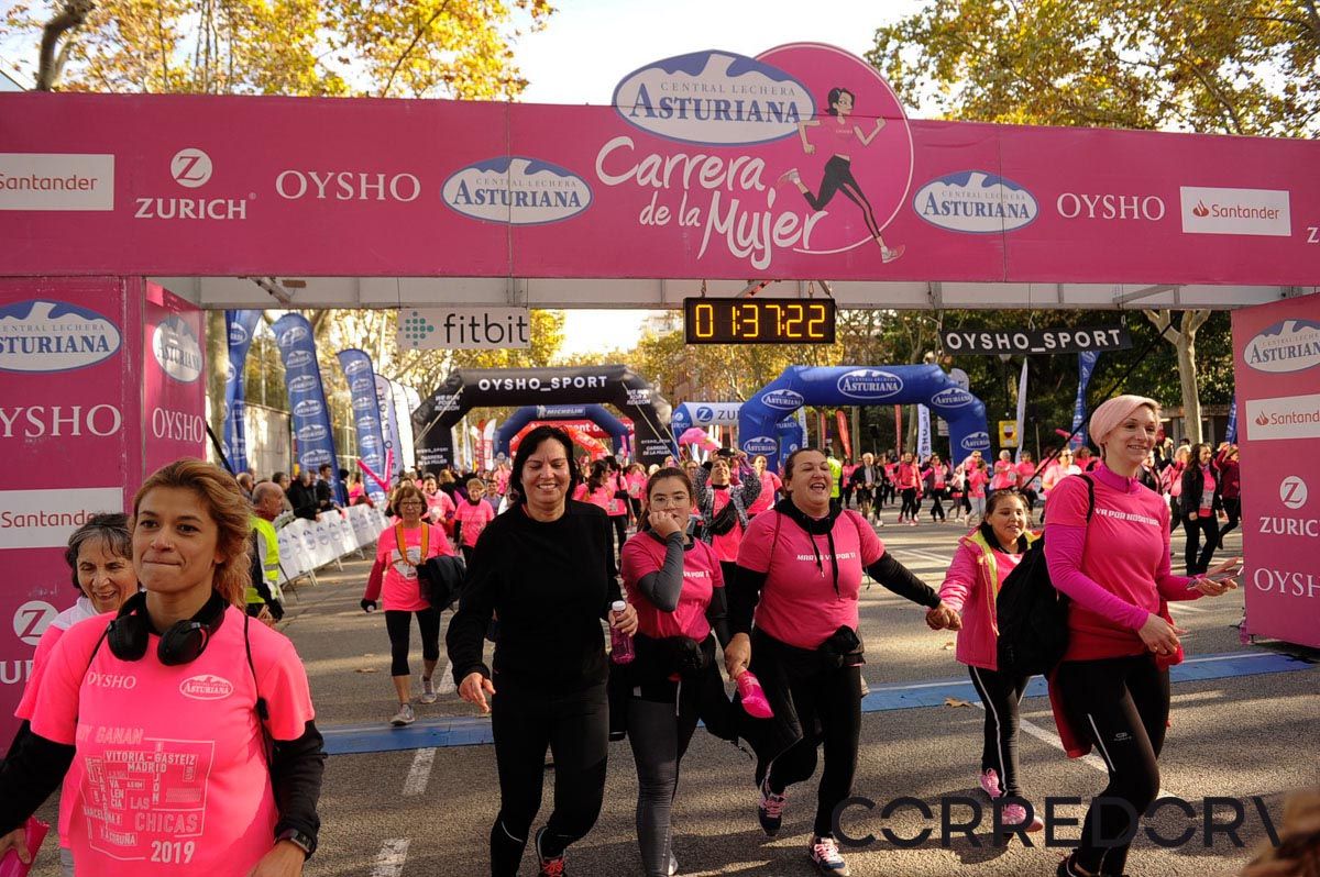 Llegada de la Carrera de la Mujer de Barcelona (ARCO IZQUIERDO 83(