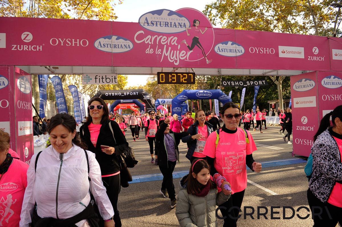 Llegada de la Carrera de la Mujer de Barcelona (ARCO IZQUIERDO 84)