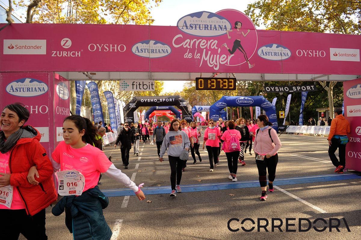 Llegada de la Carrera de la Mujer de Barcelona (ARCO IZQUIERDO 84)